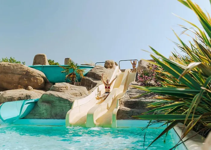 Mobil-home Spacieux Avec Terrasse - - Api-1-52-1453 Campsite