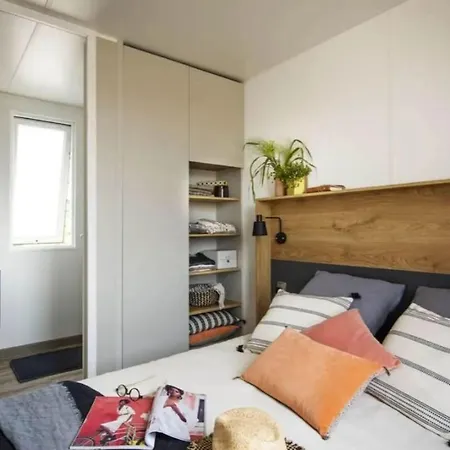 Mobil-home Spacieux Avec Terrasse - - Api-1-52-1453 Camping *