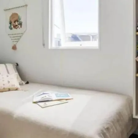 Mobil-home Spacieux Avec Terrasse - - Api-1-52-1453 * Saint-Jean-de-Monts