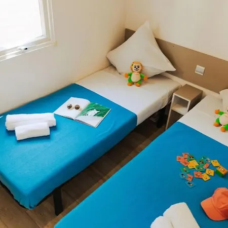 Mobil-home Spacieux Avec Terrasse - - Api-1-52-1453 Camping Saint-Jean-de-Monts