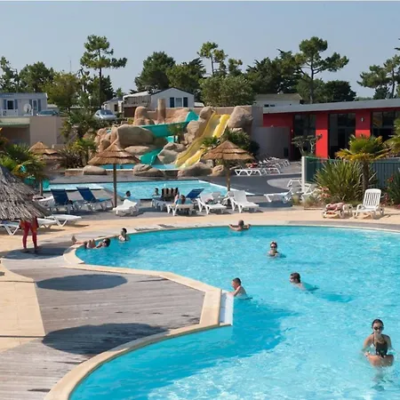 Mobil-home Spacieux Avec Terrasse - - Api-1-52-1453 * Saint-Jean-de-Monts