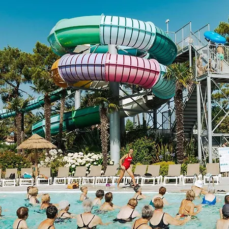 Mobil-home Spacieux Avec Terrasse - Saint-jean-de-monts - Api-1-52-1453 Camping