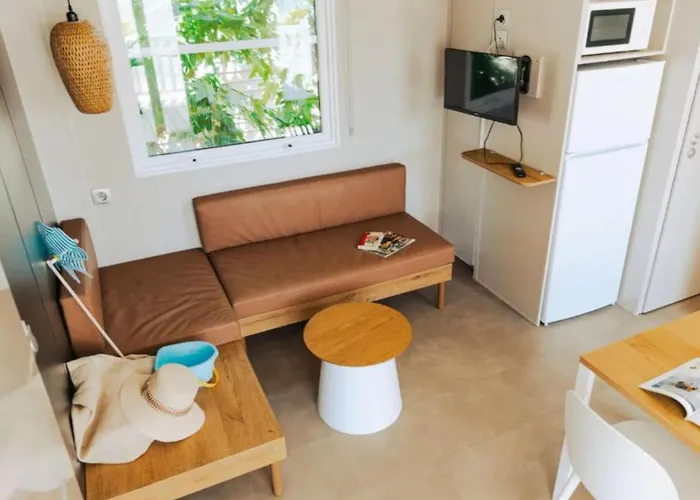 Campingplatz Mobil-home Spacieux Avec Terrasse - - Api-1-52-1453 *