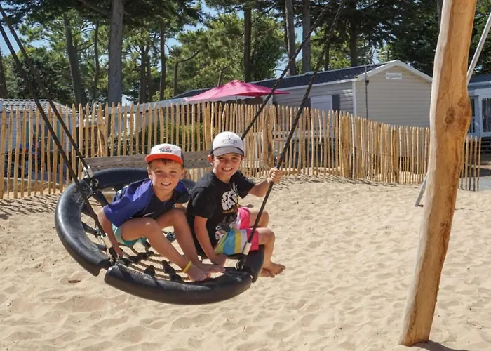 Mobil-home Spacieux Avec Terrasse - - Api-1-52-1453 Saint-Jean-de-Monts