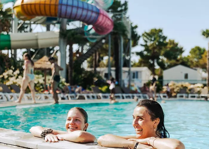 Campingplatz Mobil-home Spacieux Avec Terrasse - - Api-1-52-1453 Saint-Jean-de-Monts